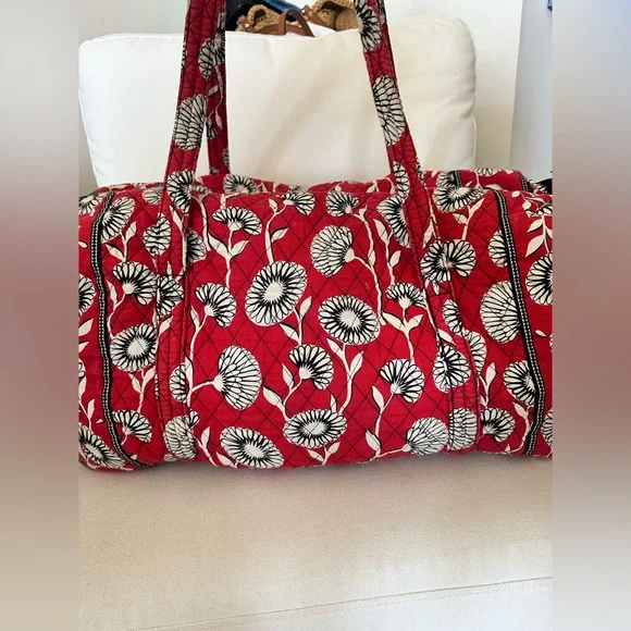 Vera Bradley Deco Daisy Red/white/black Floral Duffle Bag - Picture 3 of 9